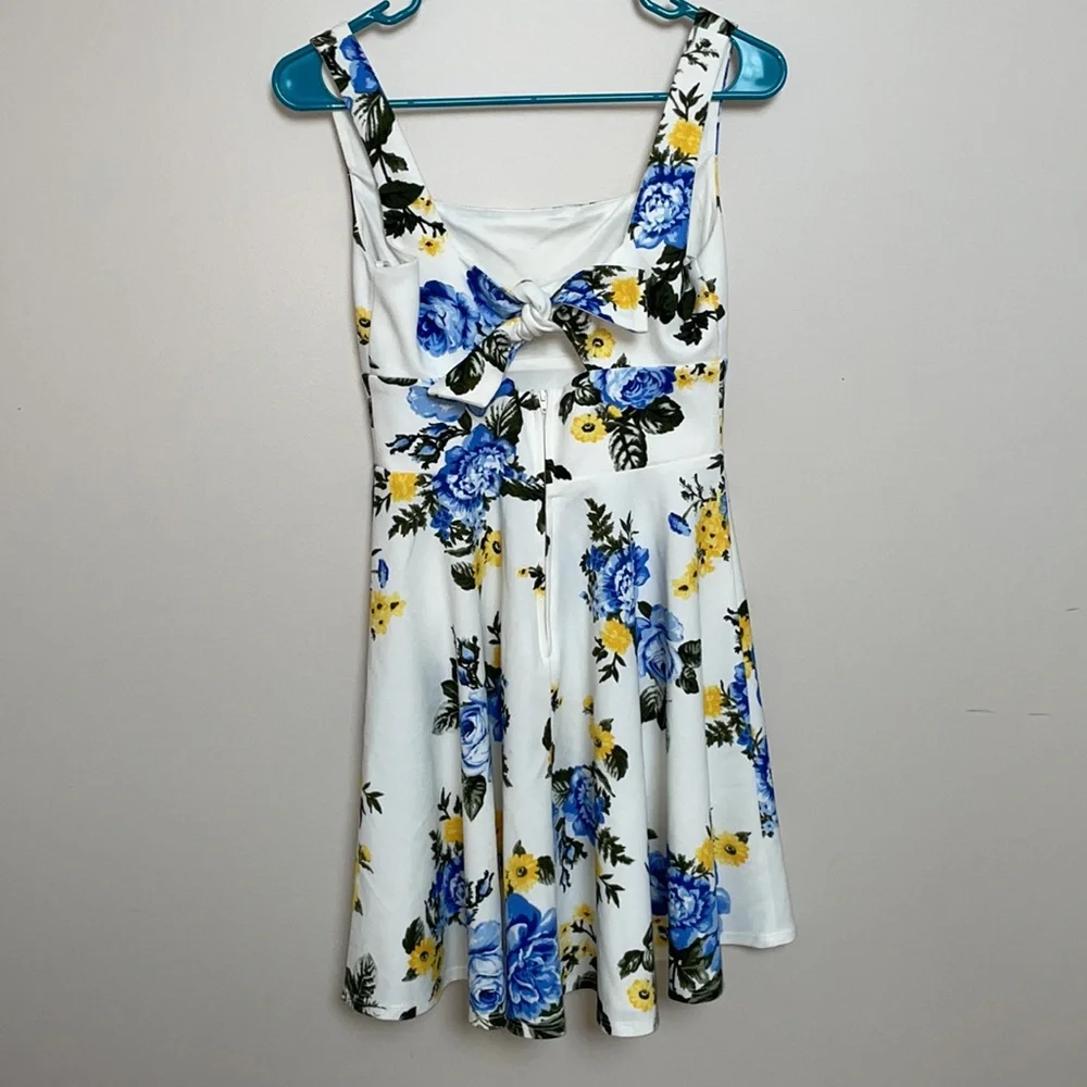B. Darlin Dress Square Neck Floral Fit & Flare Dress Size Juniors 5/6 - Picture 4 of 8